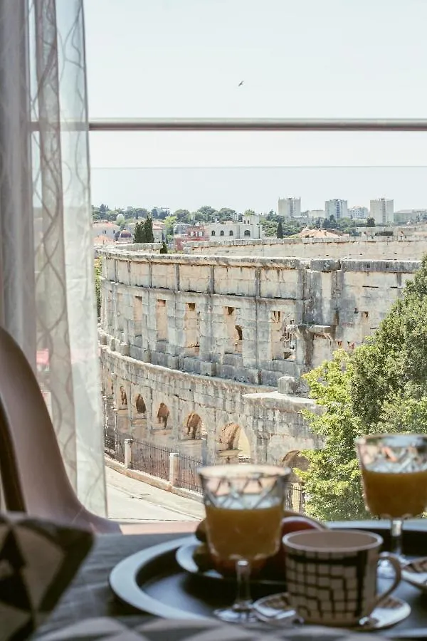 Vista Center Apartment Pula 0*,  Croatia